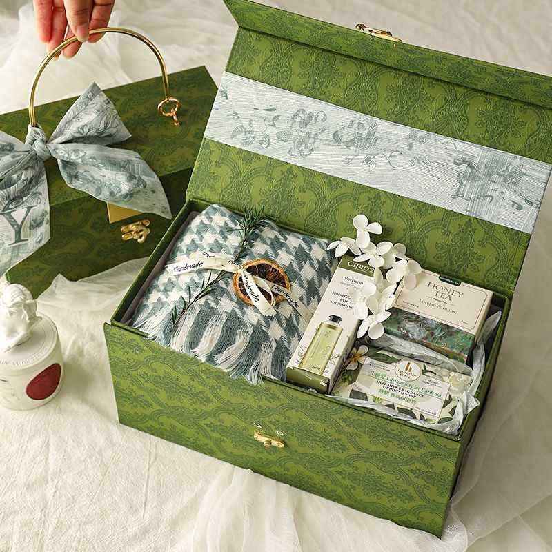 Luxury Matcha Gift Box Set with Scarf – Premium Women’s Gift Set