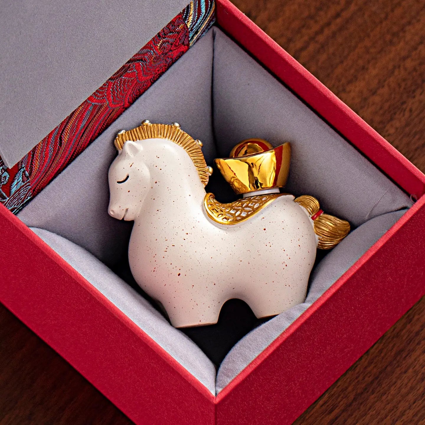 Custom Horse Figurine Gift Set Prosperity Feng Shui Horse Statue with Gift Box | Corporate & Business Gifts TED